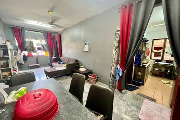 Iris Apartment, Taman Saujana Utama