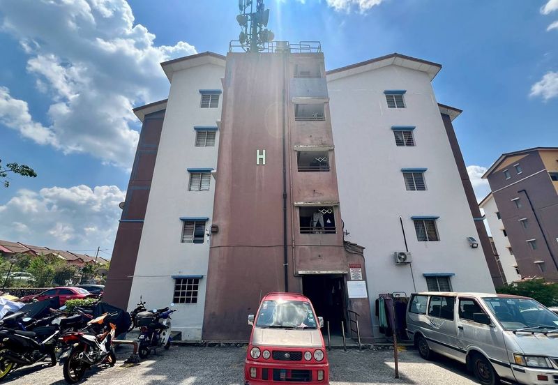 Iris Apartment, Taman Saujana Utama