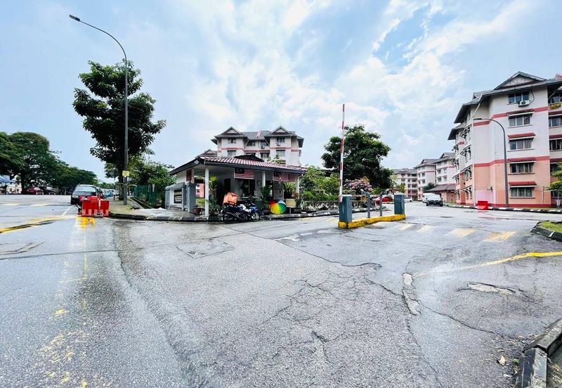 Pangsapuri Kiambang, Bukit Subang