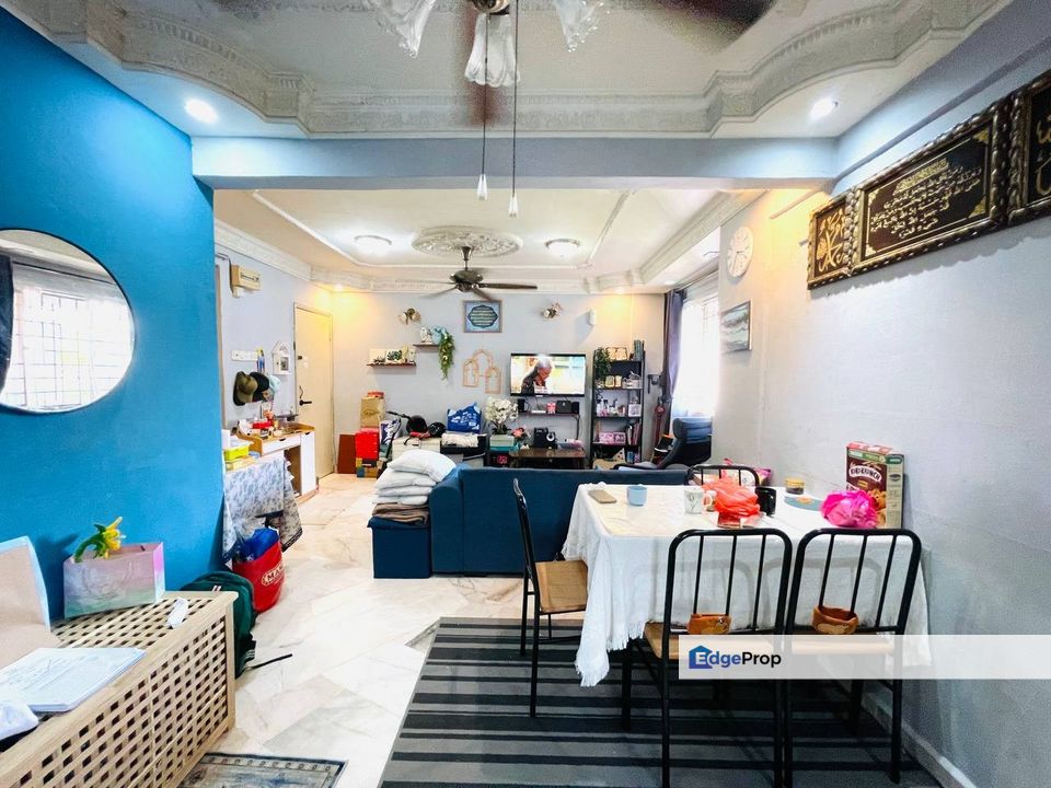 FOR SALE : PANGSAPURI KIAMBANG TAMAN BUKIT SUBANG SHAH ALAM, Selangor, Bukit Subang