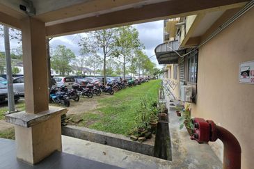 Apartment Taman Topaz