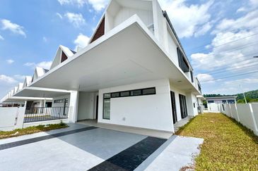 Elmina Green The Eighth @ City of Elmina