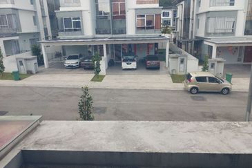 Parkfield Residences, Tropicana Heights