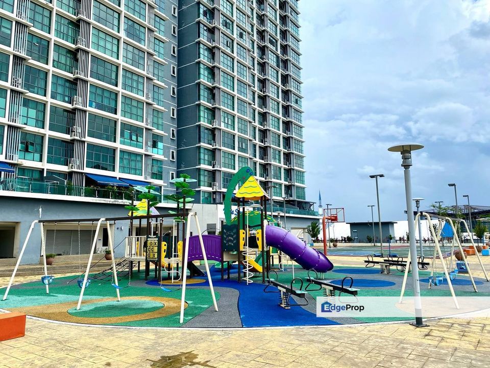 FOR RENT 🔥🔥 Partly Furnish Well Maintained Unit   RM2,300 Monthly  Vista Alam, Seksyen 14, Shah Alam, Selangor, Shah Alam