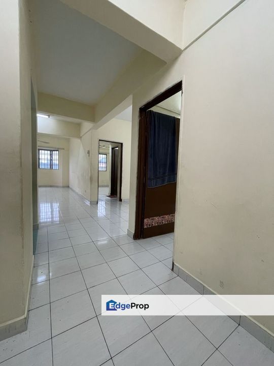 FULL LOAN CORNER SKY VILLA APARTMENT, SERDANG FOR SALE Price: rm220,000.00 (Nett) MV: RM350k (PB), Selangor, Seri Kembangan