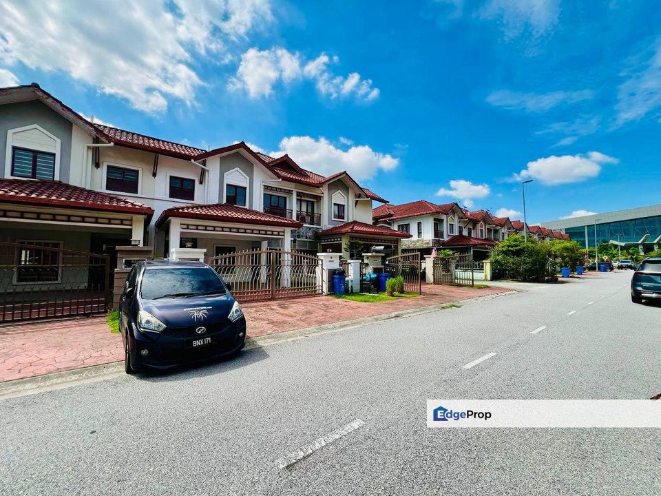 FOR SALE : Superlink Phase 3 Double Storeys D'Kayangan Seksyen 13, Shah Alam, Selangor, Shah Alam