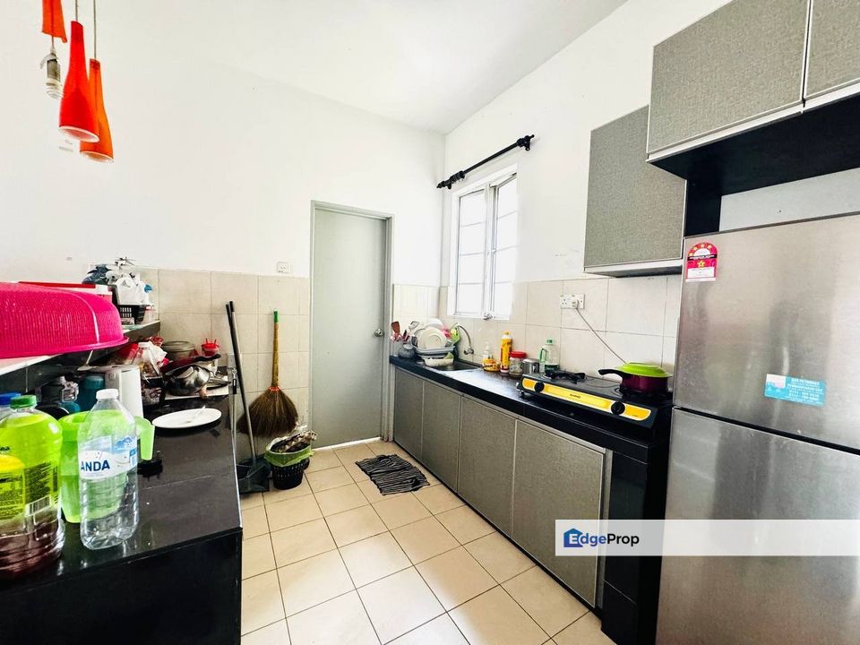 FOR SALE   END LOT UNIT Condominium Kristal Seksyen 7 Shah Alam   Asking RM369,000 Nego  MV RM420,000 , Selangor, Shah Alam