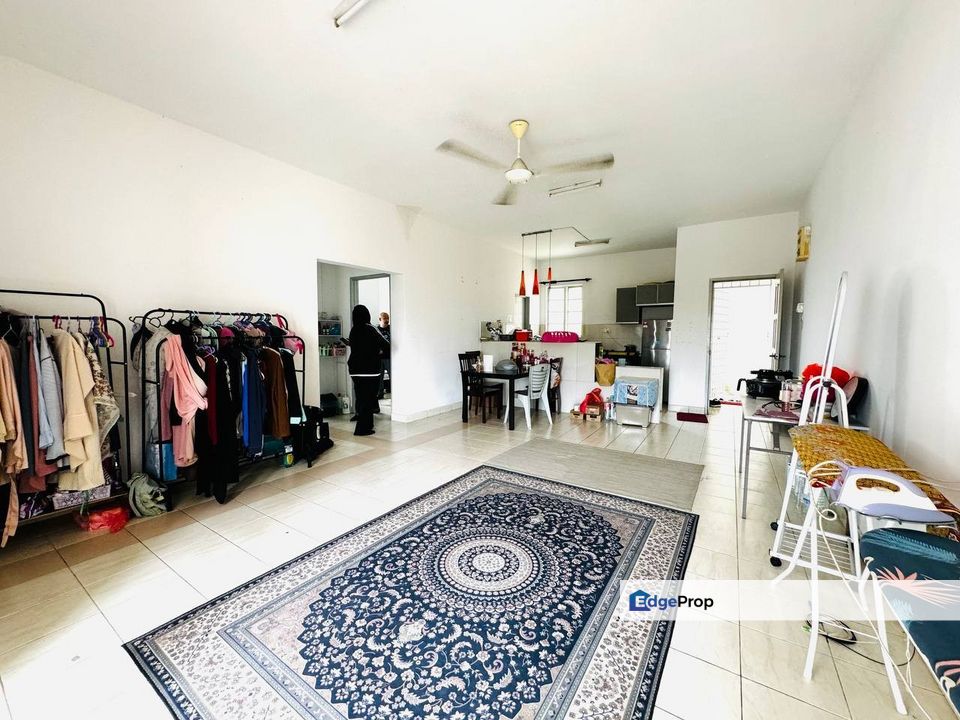 FOR SALE   END LOT UNIT Condominium Kristal Seksyen 7 Shah Alam   Asking RM369,000 Nego  MV RM420,000 , Selangor, Shah Alam