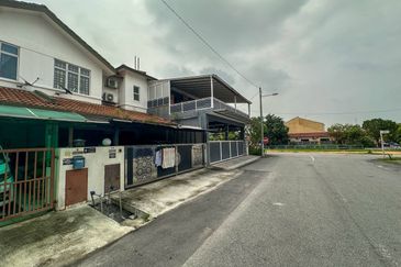 Taman Emas, Dengkil