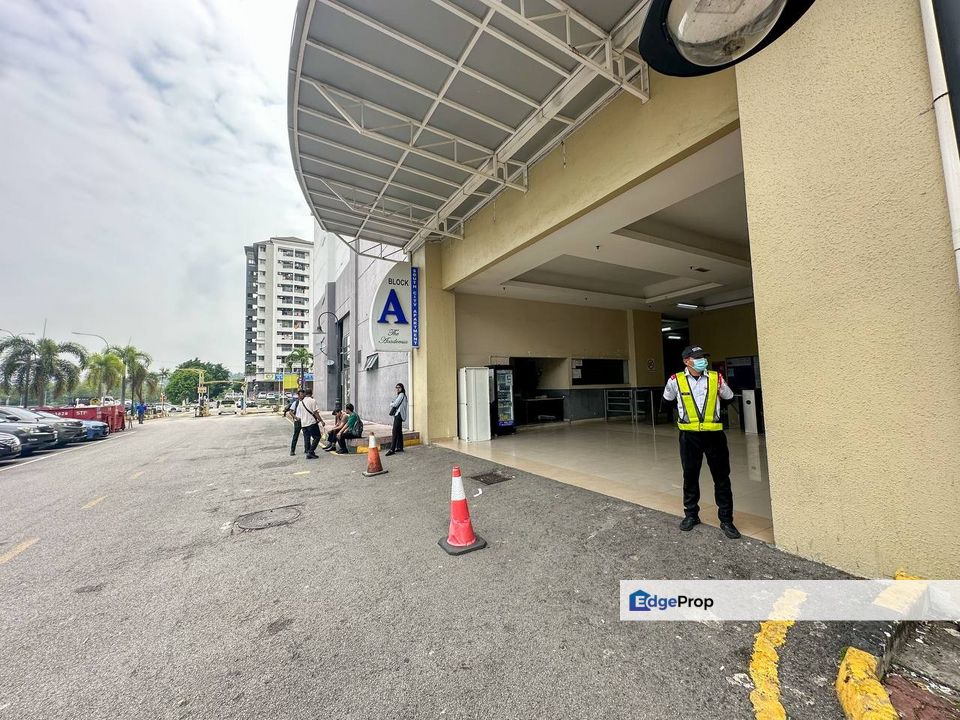 FOR SALE  BELOW MARKET VALUE | BLOK A Paling dekat dengan MRT | THE ACADEMIA @ SOUTH CITY PLAZA APARTMENT, SERDANG | Asking price 250k | MV : 360K, Selangor, Seri Kembangan