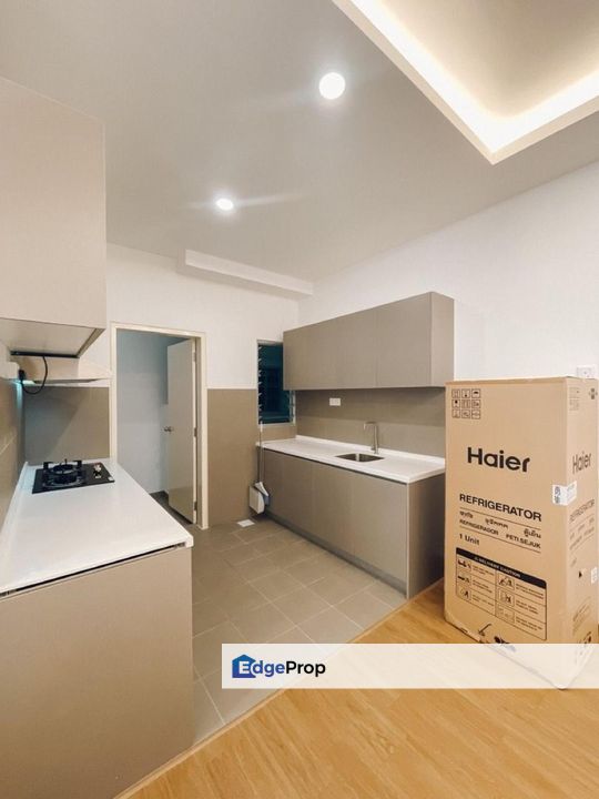 WTL / FOR RENTAL :  FOR RENT: Lakefront Homes Tower (CORNER), Furnished Unit., Selangor, Cyberjaya