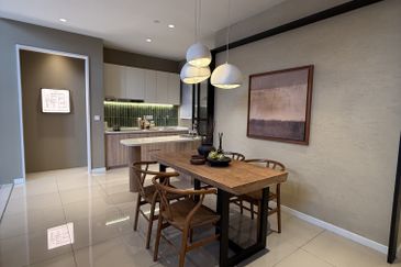 FREEHOLD 3r2B 400k ! Free Furniture & 0%Downpayment