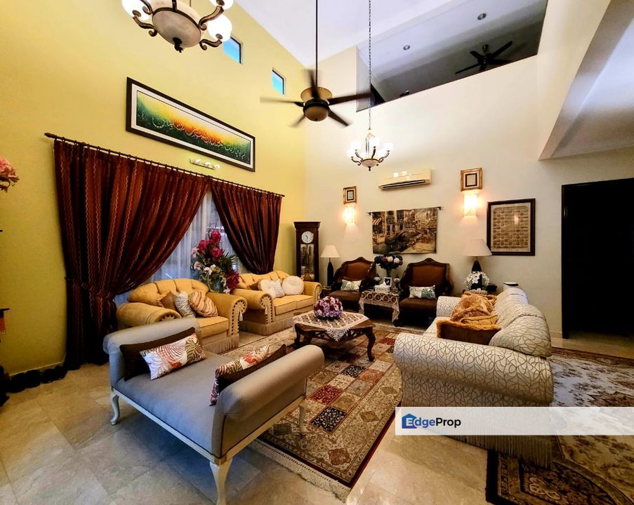 Tastefully Renovated house with Ample of Parking Space, Kuala Lumpur, Damansara