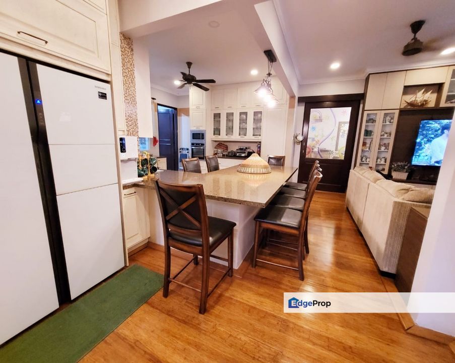 Tastefully Renovated house with Ample of Parking Space, Kuala Lumpur, Damansara