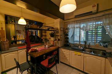 Bungaraya Kondominium, Saujana Subang