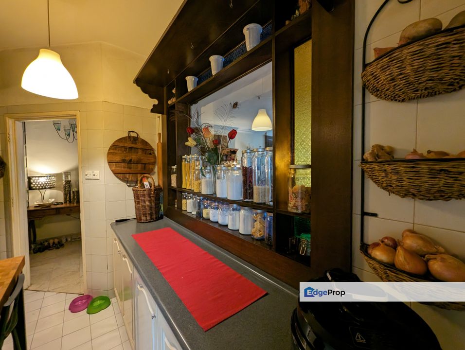 Tastefully Renovated Low floor unit, Selangor, Saujana 