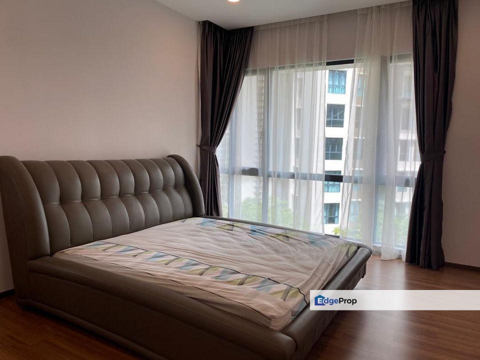 Mid Floor unit with Balcony in Living room, Selangor, Ara Damansara