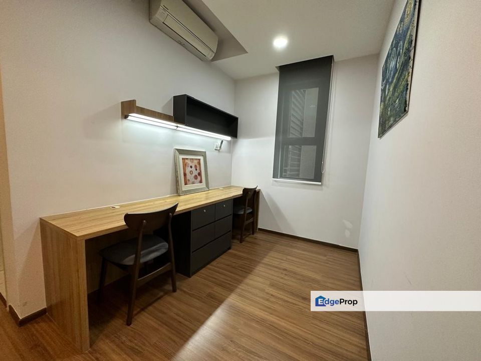 Mid Floor unit with Balcony in Living room, Selangor, Ara Damansara