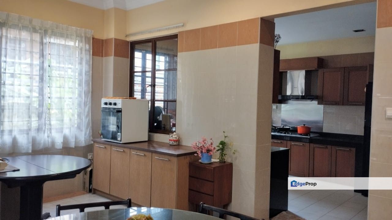 Well Maintained and Cozy Bungalow in a Serene Environment, Selangor, Ara Damansara