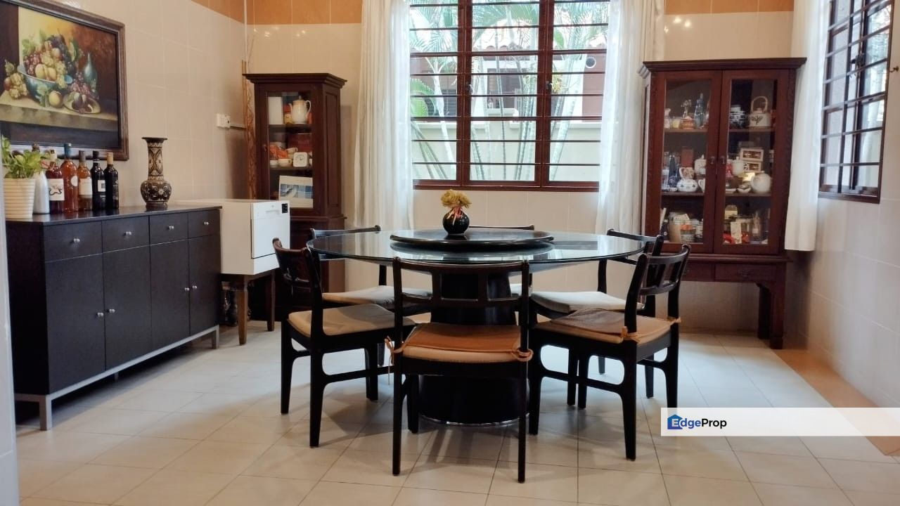 Well Maintained and Cozy Bungalow in a Serene Environment, Selangor, Ara Damansara