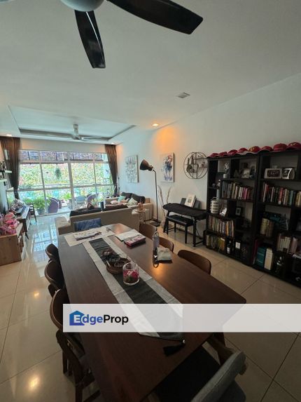 Spacious Corner Unit with Tree-Height Views , Selangor, Saujana 