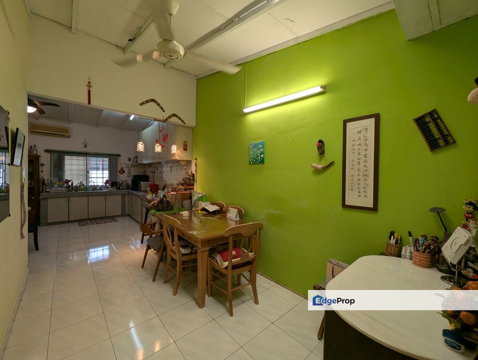 Rare single storey house with thirty feet width in Petaling Jaya, Selangor, Petaling Jaya