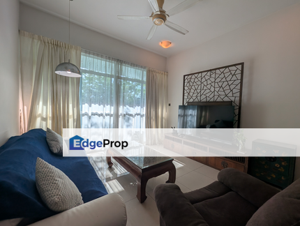 Corner unit with tree height level and antique furnishings, Selangor, Saujana 