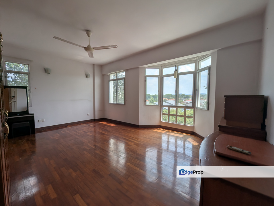 Basic unit with unblock view, suitable for new owner to renovate , Selangor, Saujana 