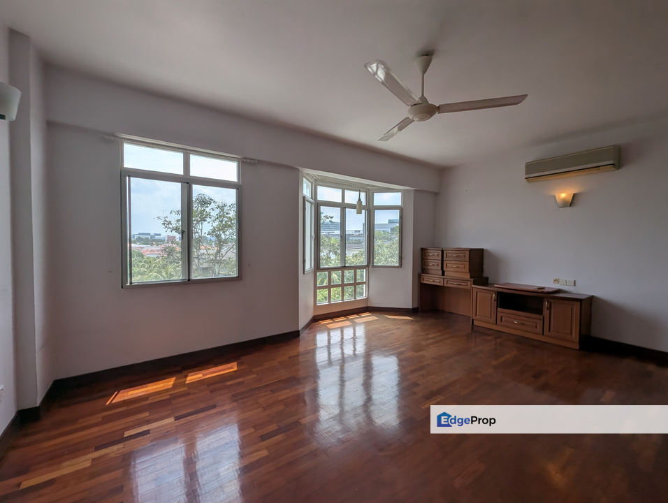 Basic unit with unblock view, suitable for new owner to renovate , Selangor, Saujana 