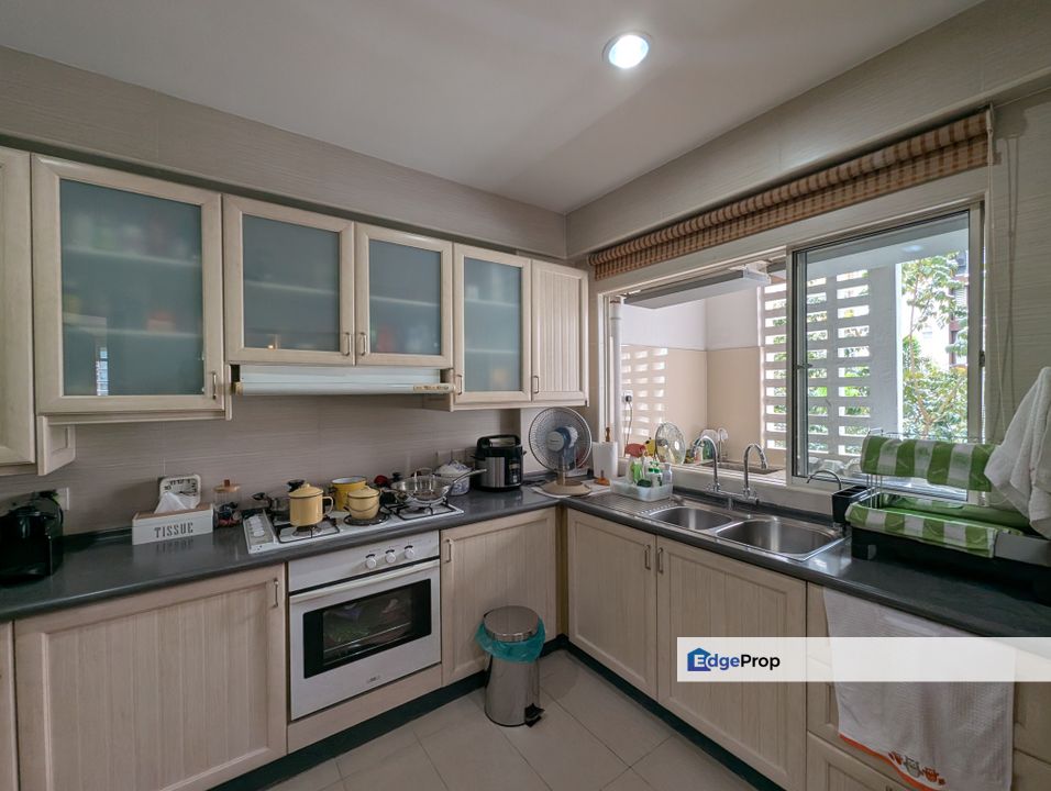 High Floor Corner unit in Tip Top Condition, Selangor, Saujana 