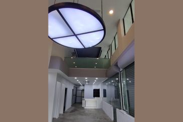 Premium Ground Floor Shoplot Opposite AEON Mall Pusat Perniagaan Mahkota Impian Alma