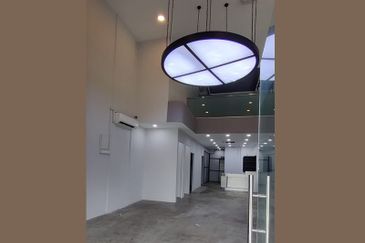 Premium Ground Floor Shoplot Opposite AEON Mall Pusat Perniagaan Mahkota Impian Alma