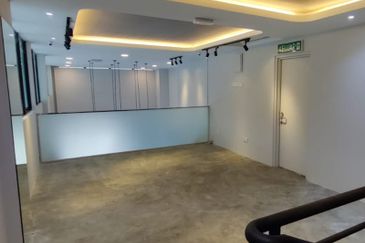 Premium Ground Floor Shoplot Opposite AEON Mall Pusat Perniagaan Mahkota Impian Alma
