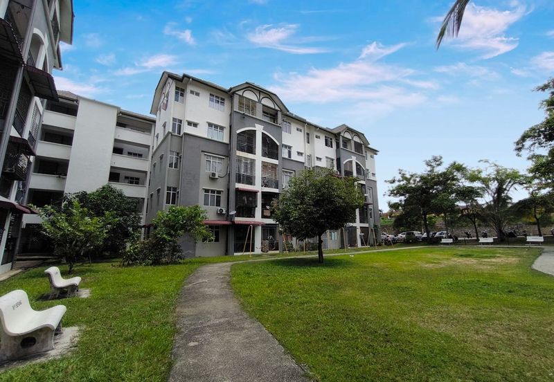 Dahlia Court Apartment