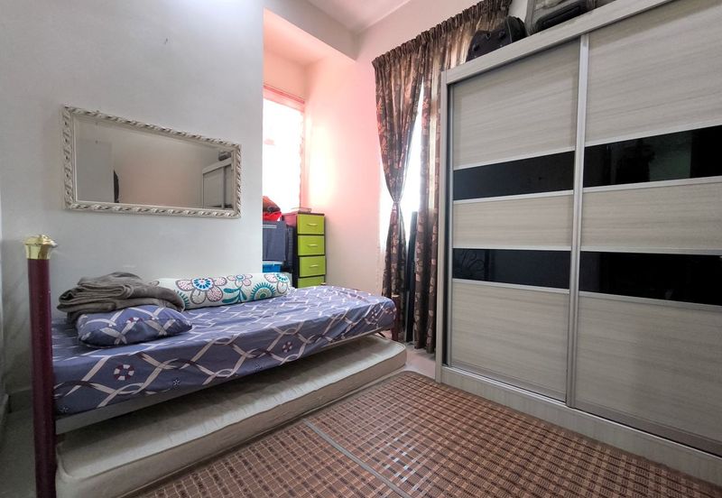 Dahlia Court Apartment