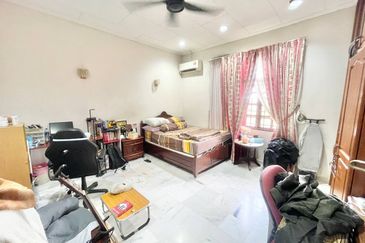 View Masjid Shah Alam 2 storey Bungalow jalan jelutong Seksyen 3 Shah Alam 