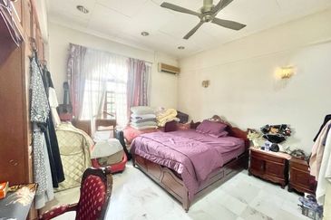 View Masjid Shah Alam 2 storey Bungalow jalan jelutong Seksyen 3 Shah Alam 