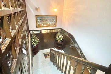 View Masjid Shah Alam 2 storey Bungalow jalan jelutong Seksyen 3 Shah Alam 