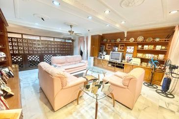 View Masjid Shah Alam 2 storey Bungalow jalan jelutong Seksyen 3 Shah Alam 