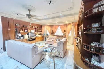 View Masjid Shah Alam 2 storey Bungalow jalan jelutong Seksyen 3 Shah Alam 