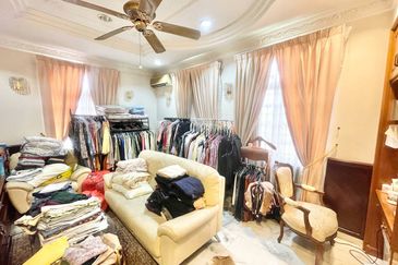 View Masjid Shah Alam 2 storey Bungalow jalan jelutong Seksyen 3 Shah Alam 