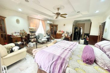 View Masjid Shah Alam 2 storey Bungalow jalan jelutong Seksyen 3 Shah Alam 