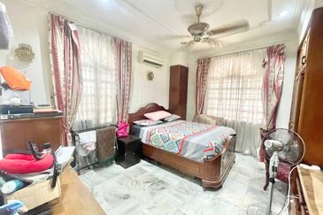 View Masjid Shah Alam 2 storey Bungalow jalan jelutong Seksyen 3 Shah Alam 