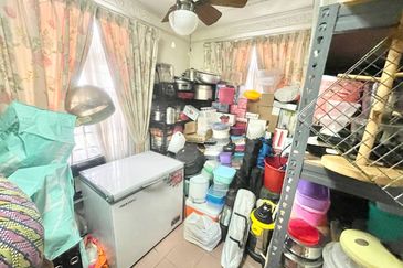 View Masjid Shah Alam 2 storey Bungalow jalan jelutong Seksyen 3 Shah Alam 