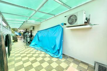 View Masjid Shah Alam 2 storey Bungalow jalan jelutong Seksyen 3 Shah Alam 