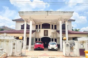 View Masjid Shah Alam 2 storey Bungalow jalan jelutong Seksyen 3 Shah Alam 