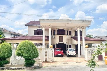 View Masjid Shah Alam 2 storey Bungalow jalan jelutong Seksyen 3 Shah Alam 