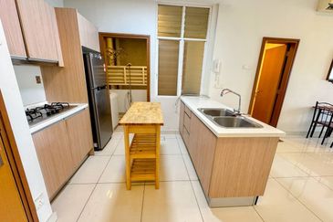 Royal Regent Sri Putramas III