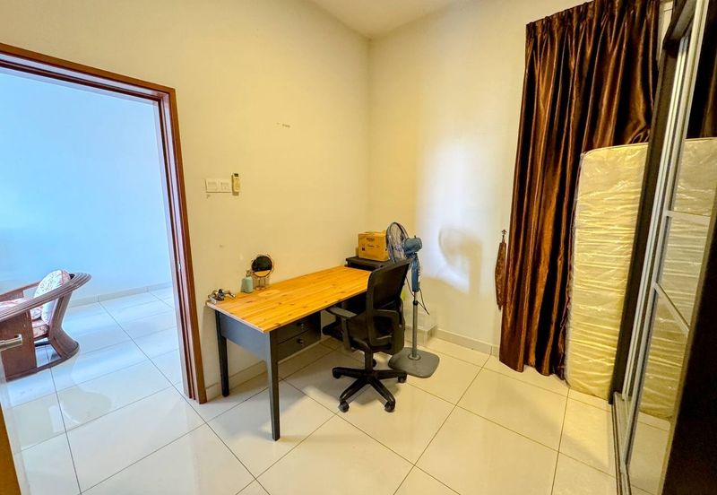 Royal Regent Sri Putramas III