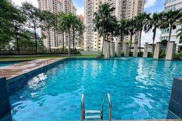 Royal Regent Sri Putramas III